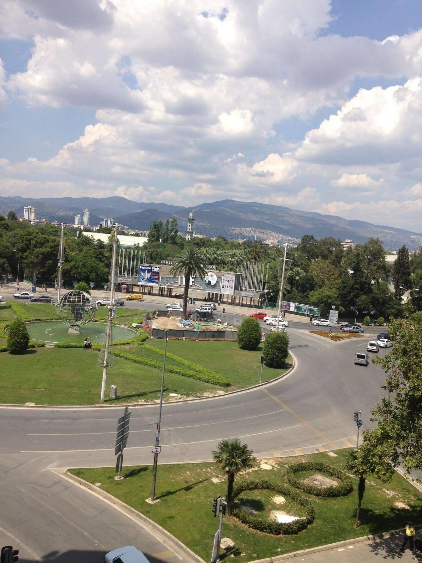 Caylan Hotel Izmir Bagian luar foto